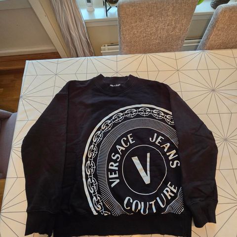 Versace Couture Jeans Genser str. M. Lite brukt