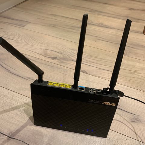 Router ASUS RT-AC66u