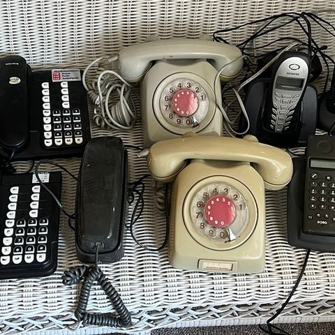 Samling med eldre telefoner