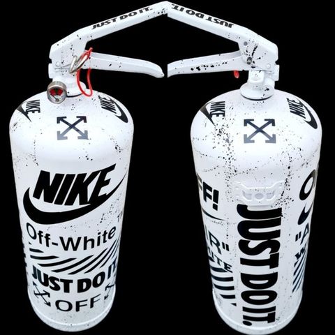 Moontje - Nike OFF-White Fire-extinguisher Wht/Blck edition