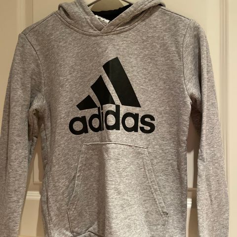 Adidas hettegenser