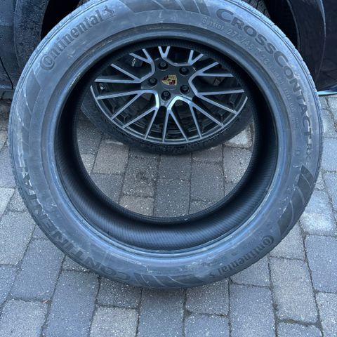 Continental CrossContact 275/45R22