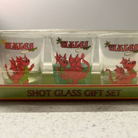 Retro wales Shot glass gave sett