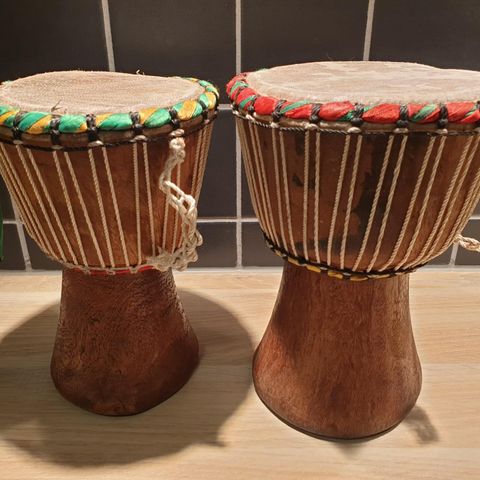 2stk Afrikanske Djembe trommer selges samlet kr 850,-