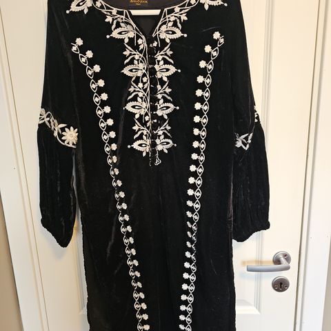 Agha Noor - Velvet kurta