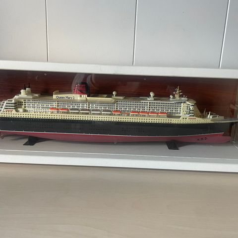 queen mary 2 ship model