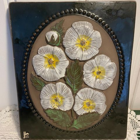 Hvite blomster - Jie Gantofta keramikk - design Aimo Nietosvuori
