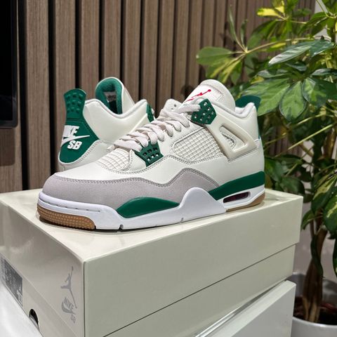 Jordan 4 SB Pine Green Str 43