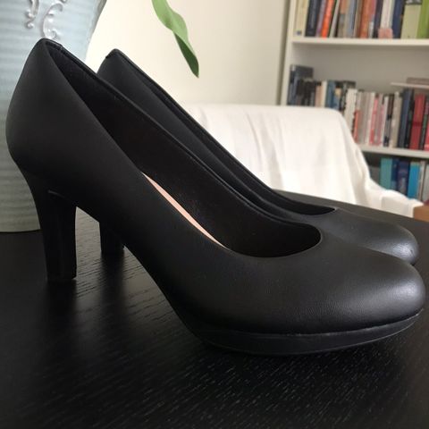 Sorte skinn pumps fra Clarks str. 38