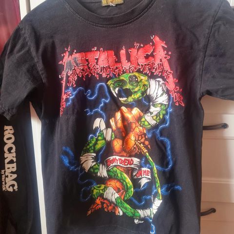 Metallica t skjorte selges!