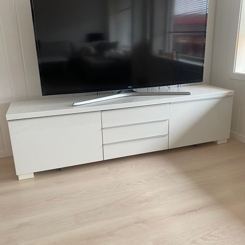 TV-benk