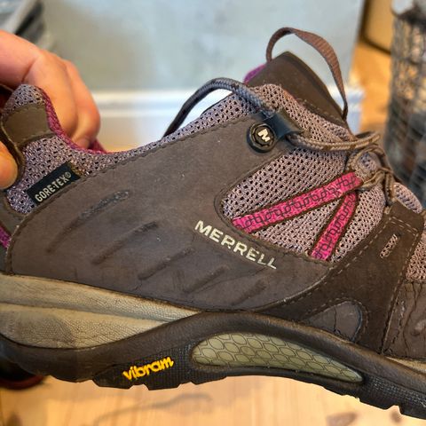 Merell lave tursko med goretex og vibramsåle