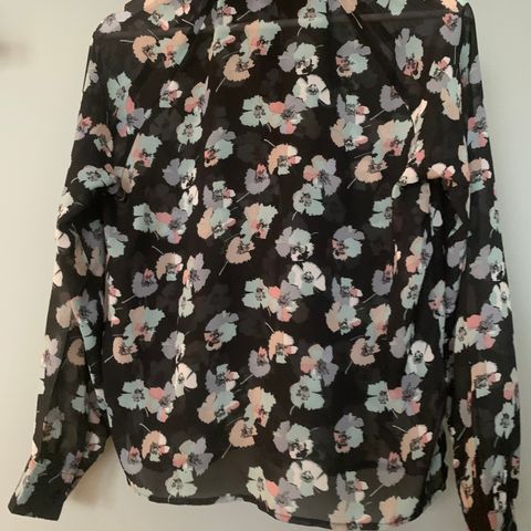 Bluse blomster Vero Moda str 34