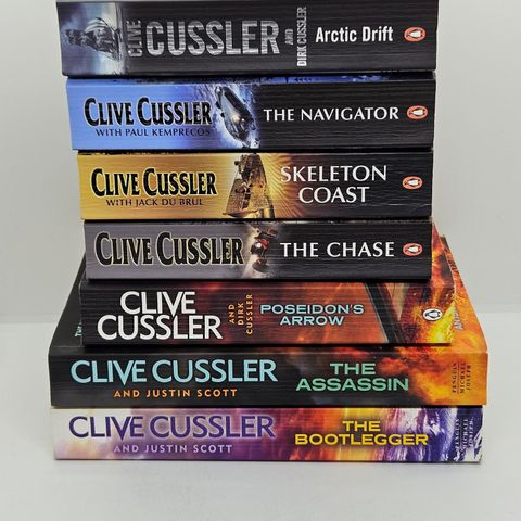 7 stk engelsk Clive Cussler pocket bøker