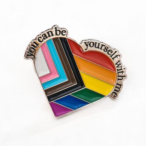 Regnbue pin med tekst You can be yourself with me
