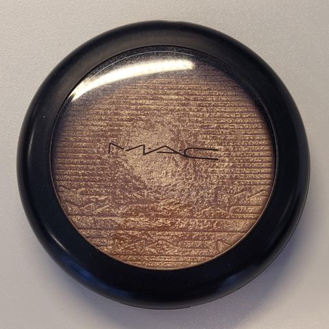 MAC Cosmetics Extra Dimension Skinfinish "Whisper of Gilt" Highlighter