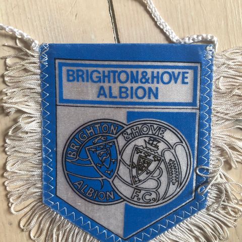 Brighton and Hove Albion - vintage dobbeltsidet minivimpel