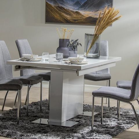 Dover spisebord / kjøkkenbord fra Skeidar i høyglans  + Naxos stoler