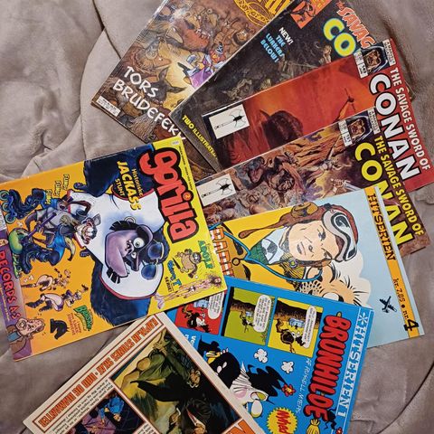 Liten samling med eldre tegneserier