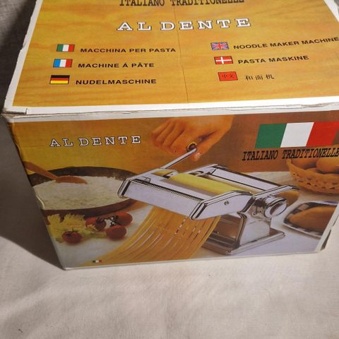Italiano Traditionelle pasta maskin ny