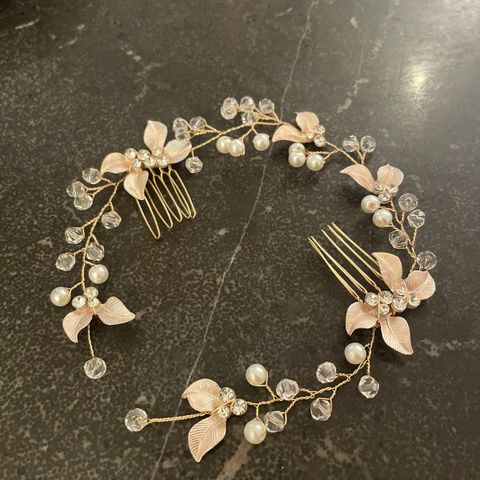 brude hårpynt med perler og blomster  i gull, ubrukt, bridal hair accessories