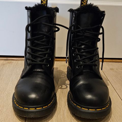 Dr. Martens 1460 Serena