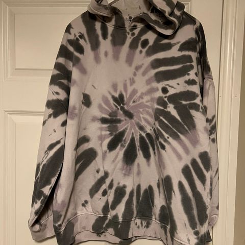 Tie-dye hettegenser