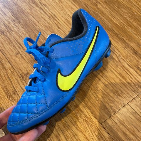 Nike Tiempo fotballsko str 33.5