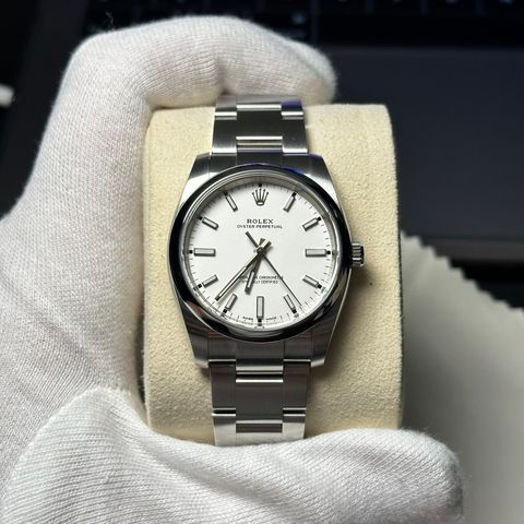 NY PRIS! Rolex Oyster Perpetual 114200 (discontinued)