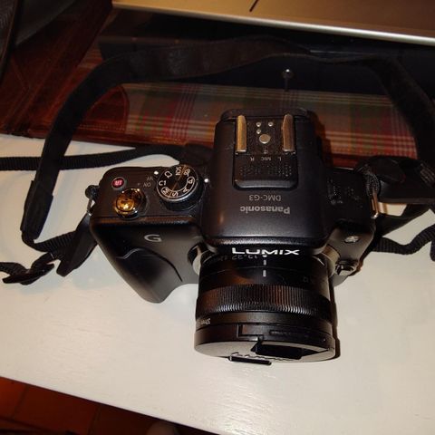 Panasonic Lumix DMC-G3 med zoom-objektiv selges,