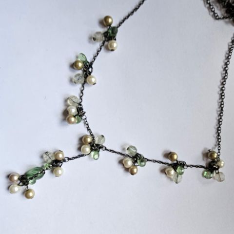 Nydelig eldre smykke med perler