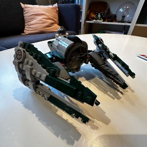 LEGO Star Wars Yoda’s Jedi Starfighter 75168