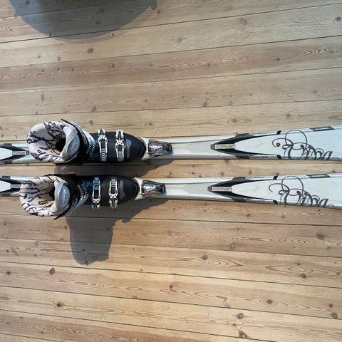 Alpint pakke ; alpinski 160 cm, bindinger, støvler 26,5