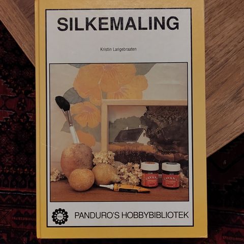 Silkemaling av Kristin Langbraaten - Panduros Hobbybibliotek