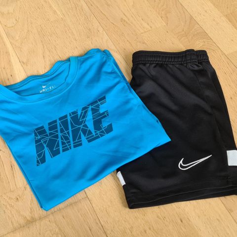 Nike Dri-fit. T- skjorte og shorts. Str. 8-9 år.