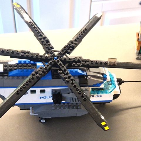 Lego 60046 Helikopter, Politiovervåkning