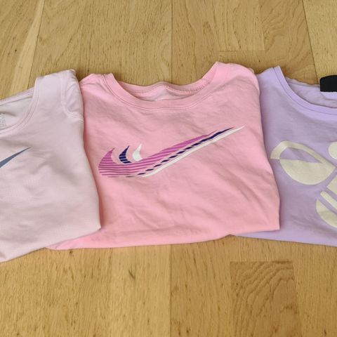 T-skjorter fra Nike og Hummel. Str.8-10 år.