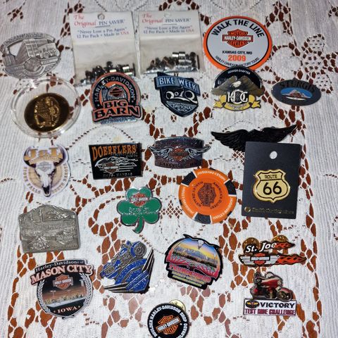 Lot med Harley Davidson pins og diverse annet , 700 kr inkl.porto