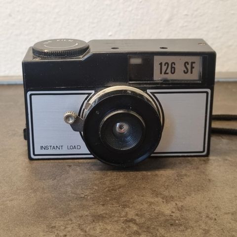 Instant Load 126 SF Retro Kamera
