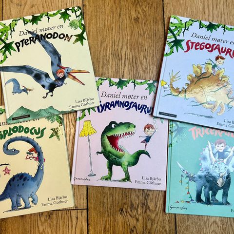Barnebøker om dinosaur «Daniel møter en …»