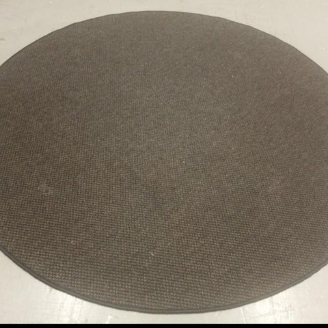 Nyvasket ullteppe - Alpha 18 Charcoal- 180 cm diameter