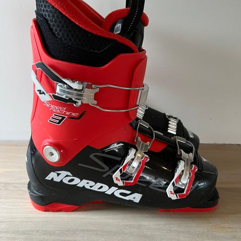 Alpinsko barn, Nordica Speed Machine 3, str 255 (str 40)