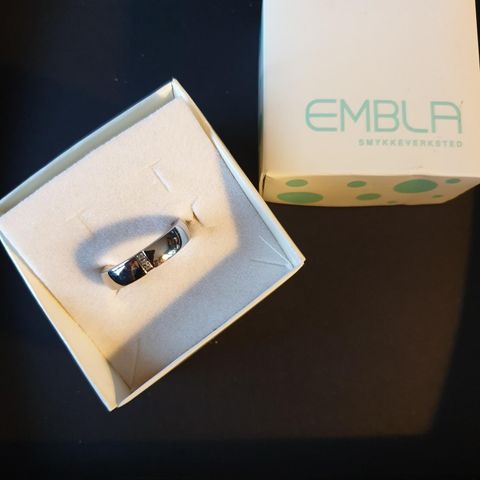 EMBLA Ring - kirurgisk stål med stener