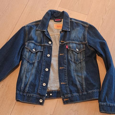 Levis red tag