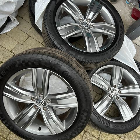 Felg med sommer dekk R-line vw 235/50R19