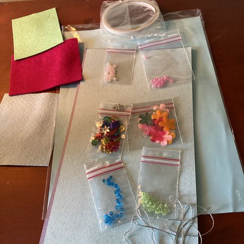 Hobbypakke med blomster og perler