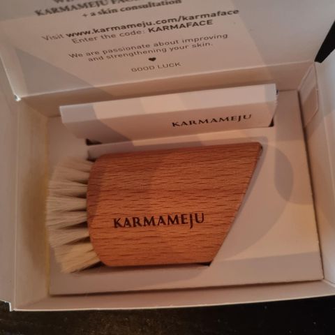 Karameju face brush - ubrukt