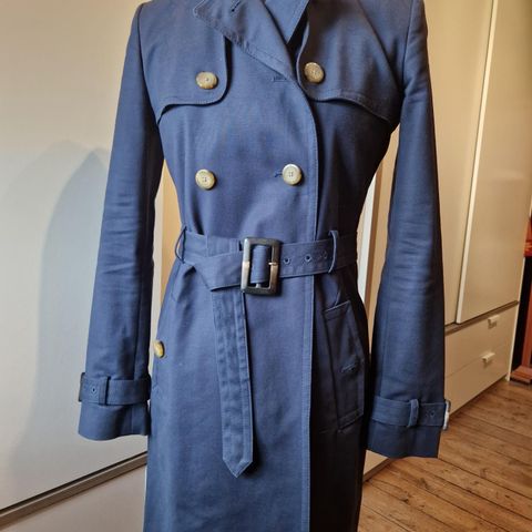 Superfin Tommy Hilfiger trenchcoat .