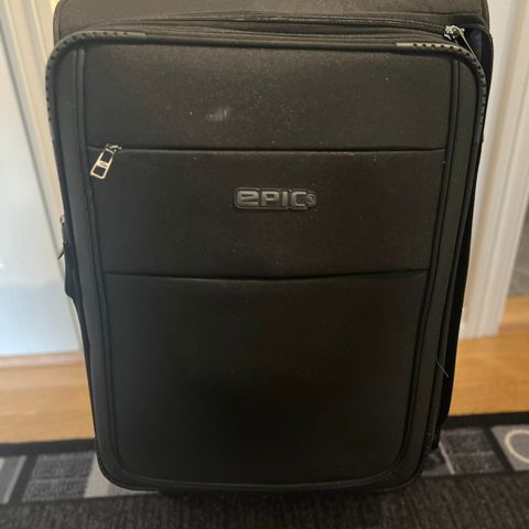 Epic medium koffert selges for 600 kr! Fremstår som ny
