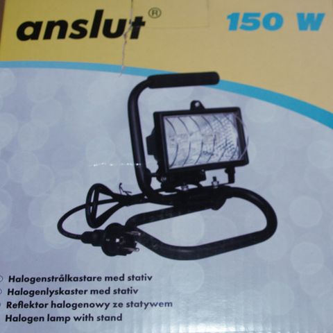 Halogen Lyskaster med 220 Volt kabel, må kjøpe lyspære selv nå. Kun 100 Kr. :-)